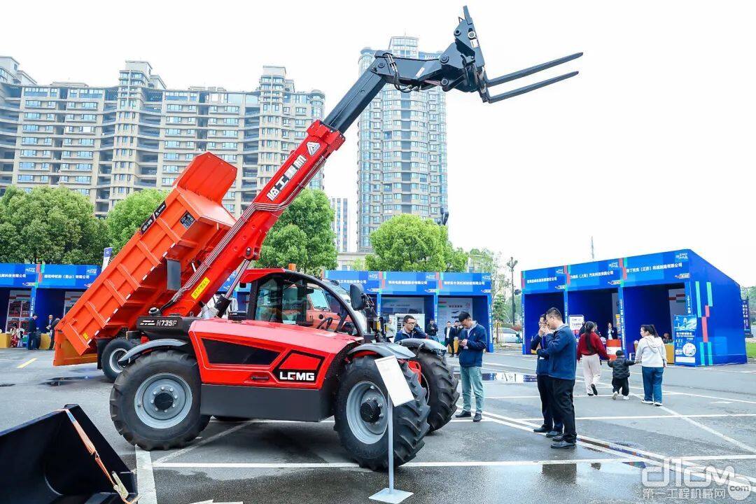 九游娱乐：实力MAX！临工重机亮相中国（苍南）矿山机械设备展览会！(图3)