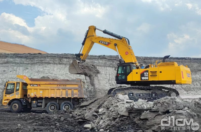 九游娱乐网站：大国“重”器不虚此名！太重百吨挖机坐镇矿山(图3)