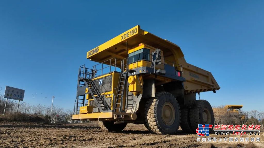 九游娱乐平台：批量交付欧洲！徐工150吨级矿车驰骋塞尔维亚(图3)