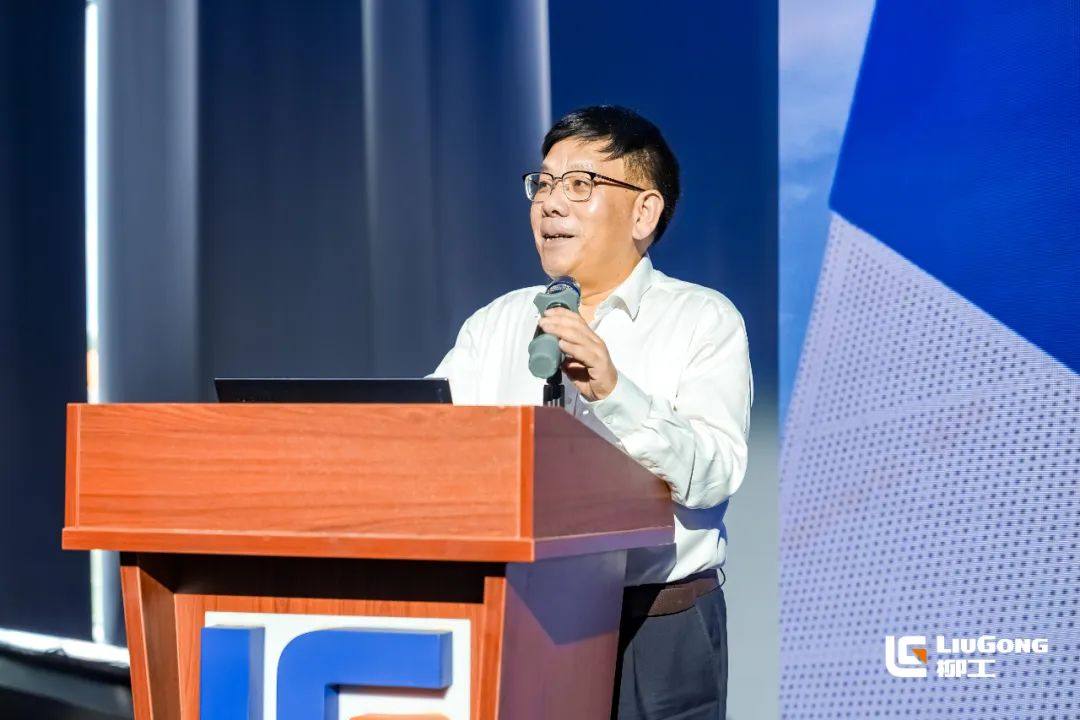 九游娱乐网站：绿色·智慧·延伸人类力量：2024年柳工大型成套矿山设备品鉴会举行(图2)