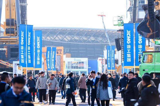 九游娱乐网站：徐工集团baumaCHINA2024惊艳亮相：展示中国工程机械的硬核实力(图3)