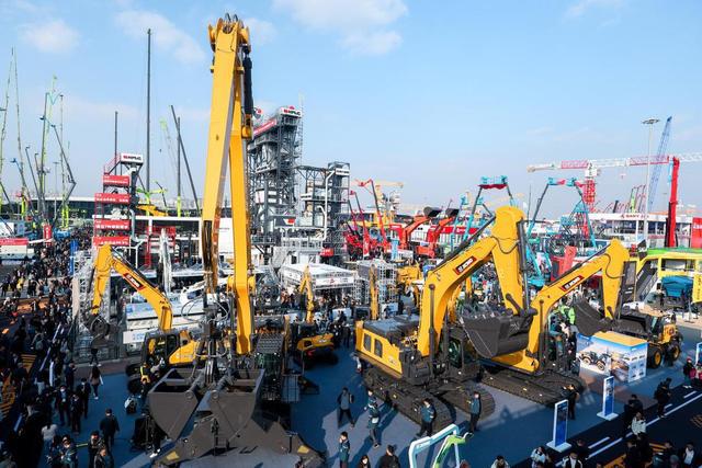 九游娱乐网站：徐工集团baumaCHINA2024惊艳亮相：展示中国工程机械的硬核实力(图6)