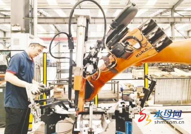 九游娱乐：当龙头强引领做示范勇争先福山年度实施37个工业领域设备更新项目记者探访工业领域设备更新——生产线加速转起来(图1)