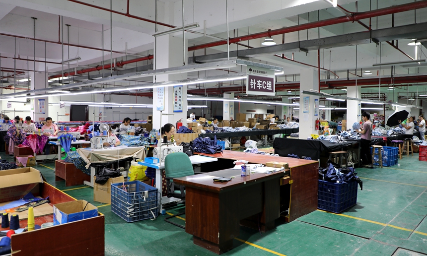 九游娱乐网站：贵州桐梓：企业“双节”不打烊赶制订单生产忙(图2)