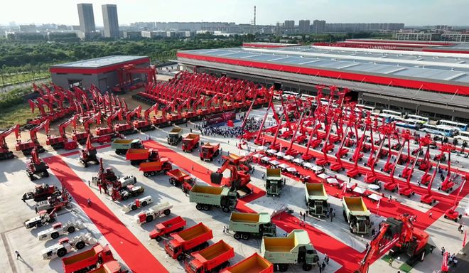 九游娱乐网站：上市！临工重机大动作来了！(图3)