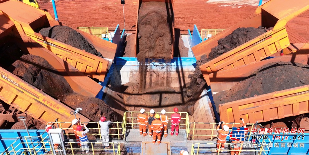 九游娱乐平台：西芒杜铁矿正式投产同力重工运输产品持续赋能绿色开采(图1)