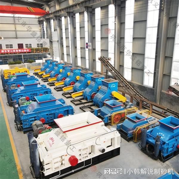 九游娱乐平台：硅矿石液压对辊制砂机耐磨强、粒形稳时产高达200吨(图1)