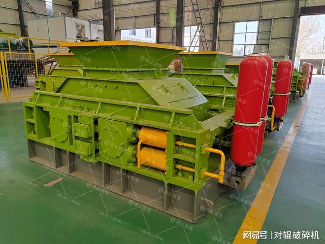 九游娱乐：砂料厂想降本增效？对辊制砂机处理回料代替外购砂(图3)