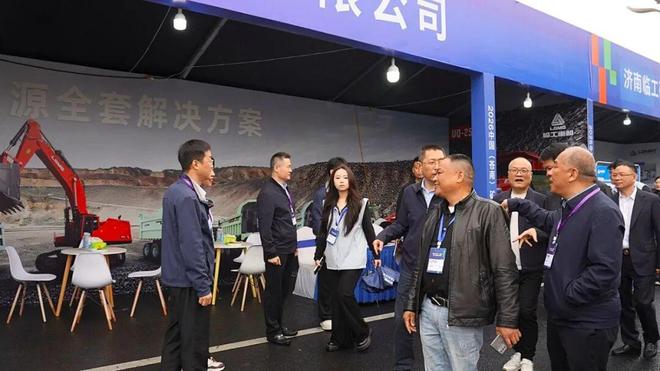 九游娱乐平台：赋能绿色矿山建设临工重机携明星产品参展矿山机械设备展(图1)