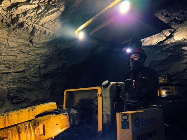 九游娱乐：奋斗在充满希望的春天里——西北有色地矿集团、陕西黄金集团权属单位培育新质生产力一线观察(图1)