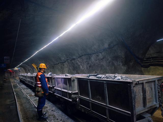 九游娱乐：奋斗在充满希望的春天里——西北有色地矿集团、陕西黄金集团权属单位培育新质生产力一线观察(图6)